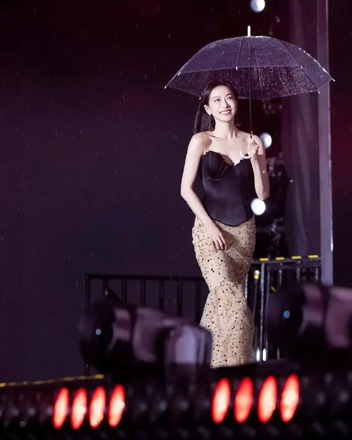 逃生告密者应用界面